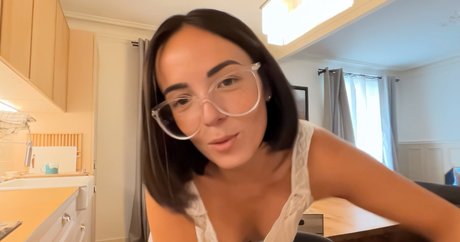 Agathe Auproux pretty model image
