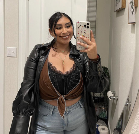 Jazzyliciouss pornstar free pic
