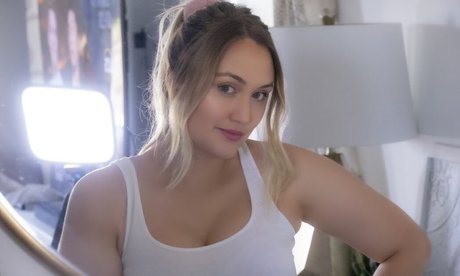 Naomi Kyle sexy pornstar images