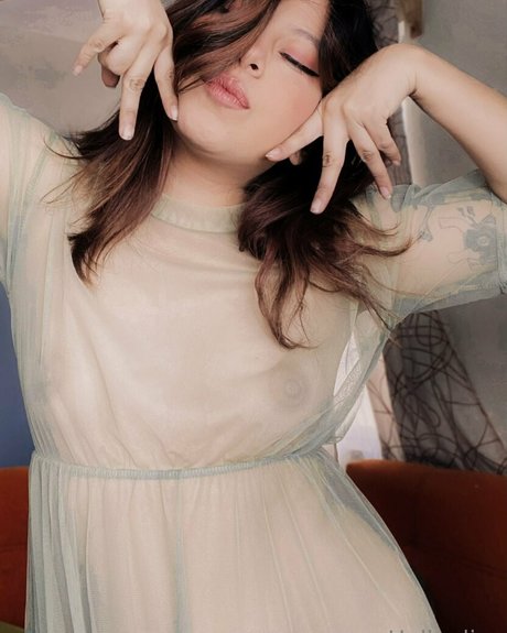 helloaliza art model picture