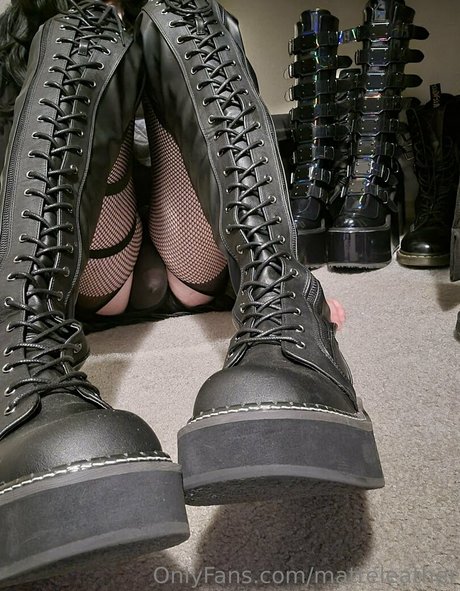 matteleather pornographic model pic