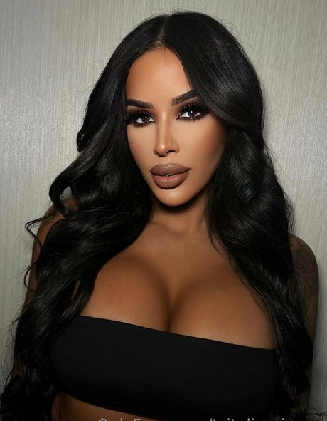 tsitaliaarianna naked pornstar images