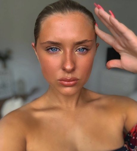 Morgan B erotic star gallery