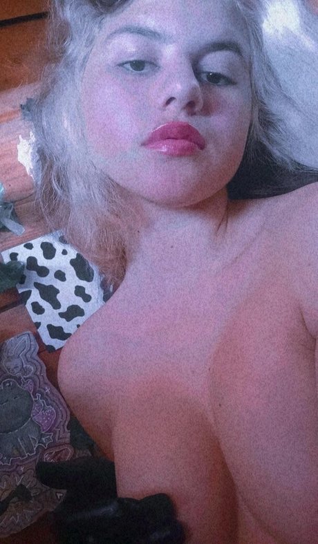 StrangeRabbit pornographic model image
