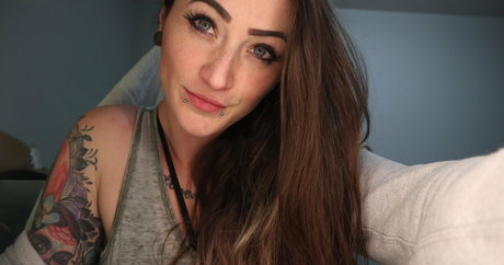 bbanditxo naked model img