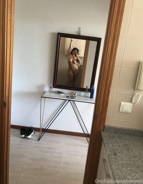 smileemin xxx model img