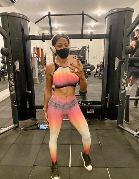 shemale 23cm hot actress img