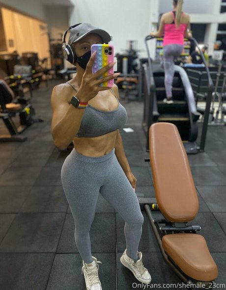 shemale 23cm model beautiful pics