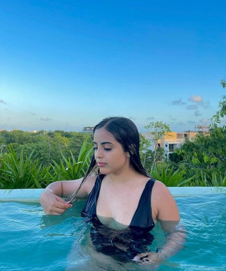 Frida Najera hd model image