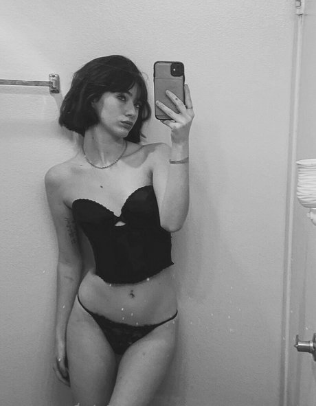 meow4meb1tchh erotic pornstar archive