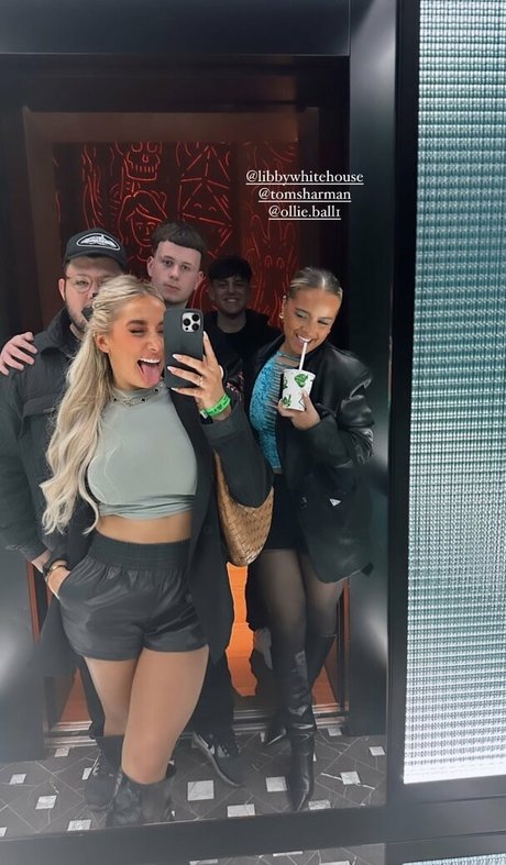 Saffron Barker pornographic actress photos