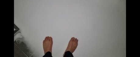 ladsfeetfree model hot photos