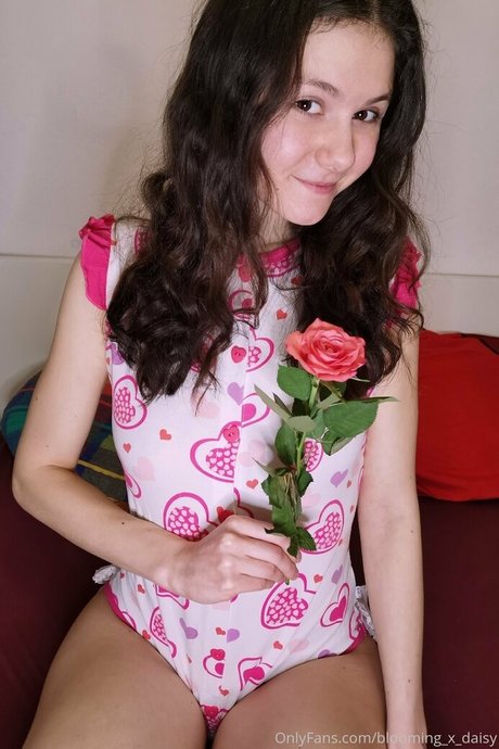 blooming x daisy top actress picture