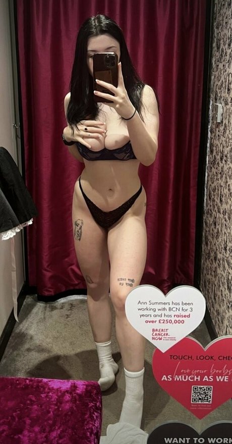 Eleri Evans star sexy photos