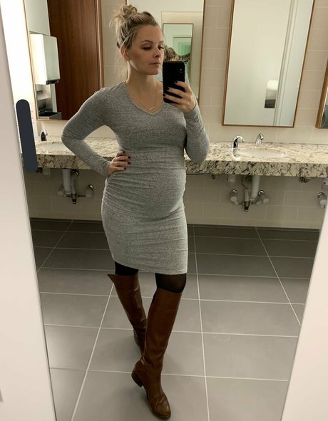 Goddess Rainn model adult pictures