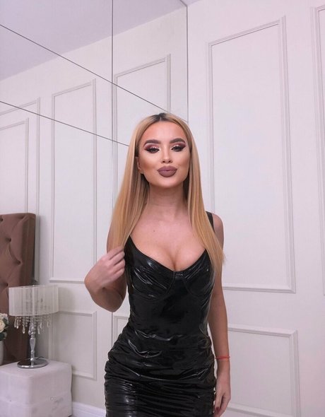 LanaReyes adult model pics