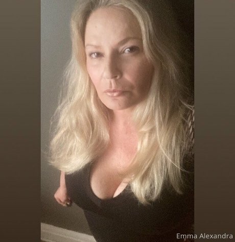 uniquilyyours nudes model gallery