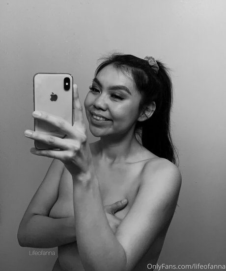 lifeofanna hot star photo