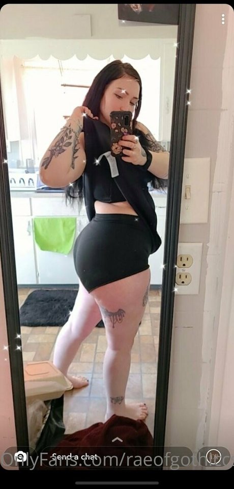 raeofgothiccsunshine model top photo