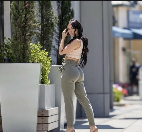 bre tiesi art model pics