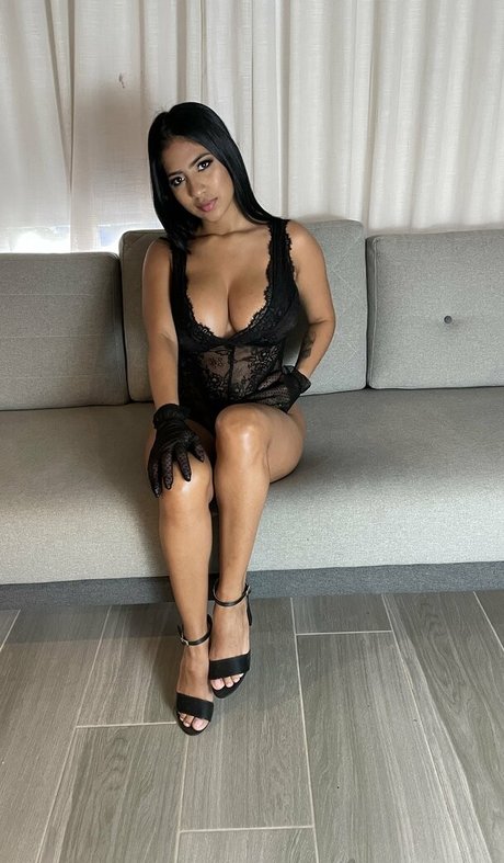 emilyvergara model images