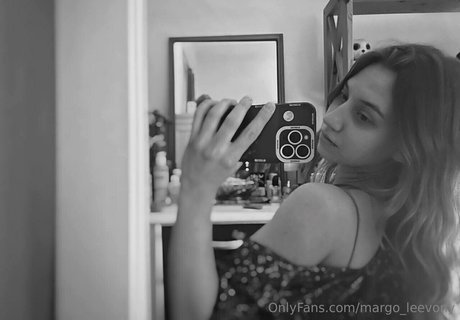 margo leevony hot star images