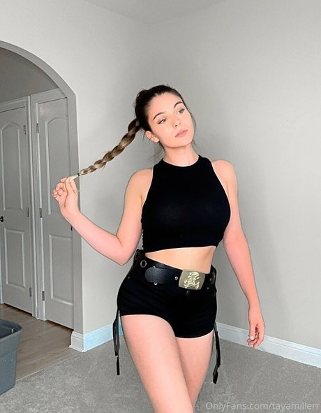 Taya Miller beautiful model img