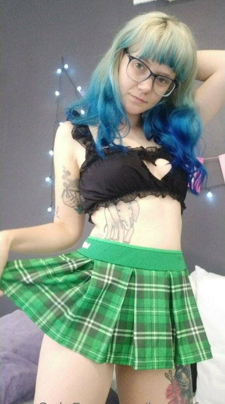 heidivfree erotic model photo