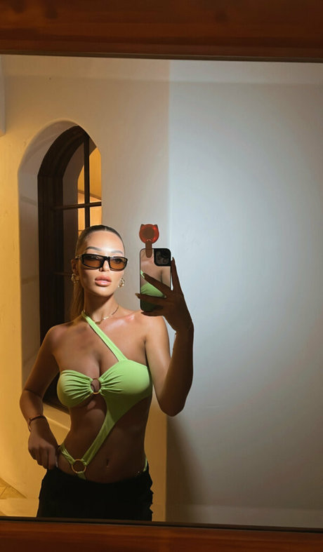 niikkirose model sexy images