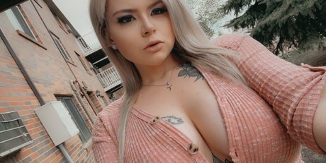 queenbeeautiful2021 exclusive pornstar image