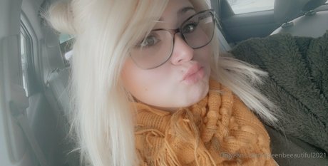 queenbeeautiful2021 model archive