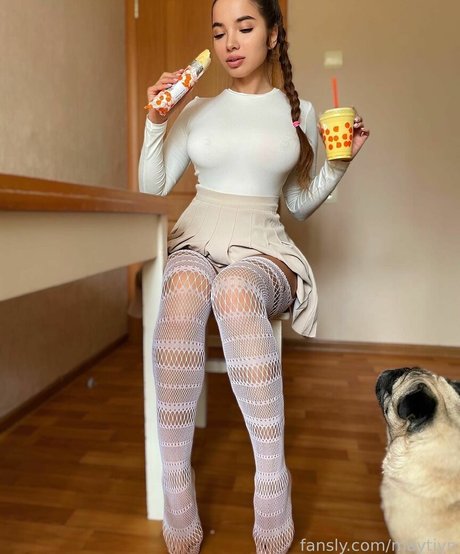 maytiyn nude model picture