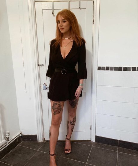 Hollie Rutter sexy actress galleries