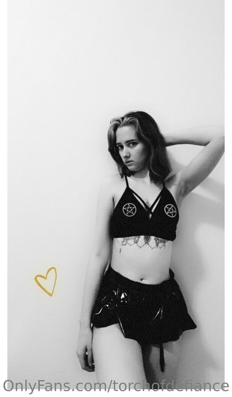 torchofdefiance nude model archive