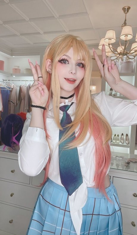 Tsuki Desu sexy actress image