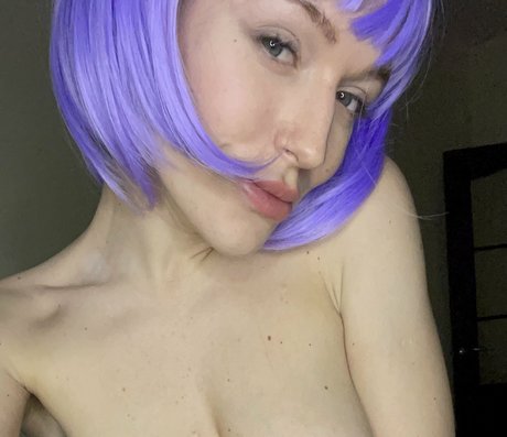 your nice aislin model nude image