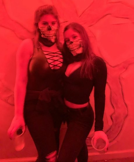 Caroline Casbon pornstar sex img