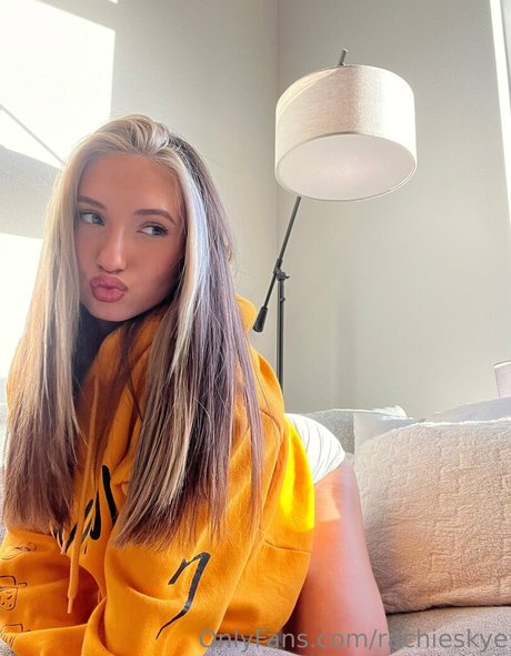 Rachie Skye best model pics