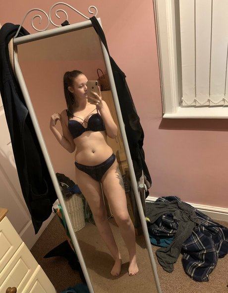 cara99xx naked pornstar picture