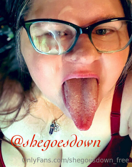 shegoesdown free pornstar pretty photos