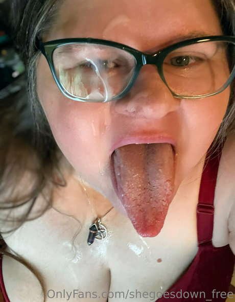 shegoesdown free model porn pics