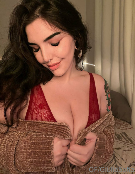giuliasofiaof naked actress images