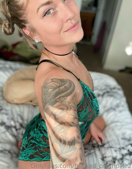 hooked on mollie2 naked pornstar photo