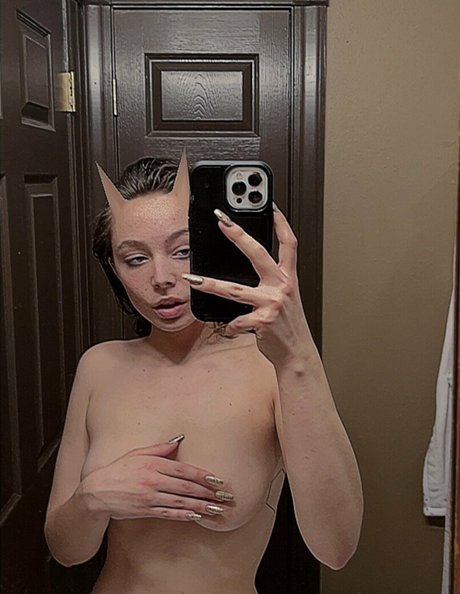 elenasainte star nudes archive