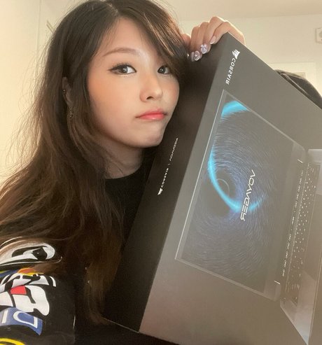 Kang Hee Yoon star hot pic