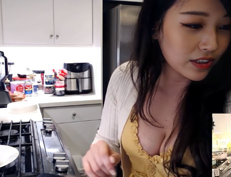 Kang Hee Yoon pretty model image