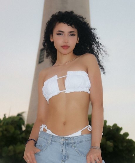 Ashleyrqe exclusive model photo