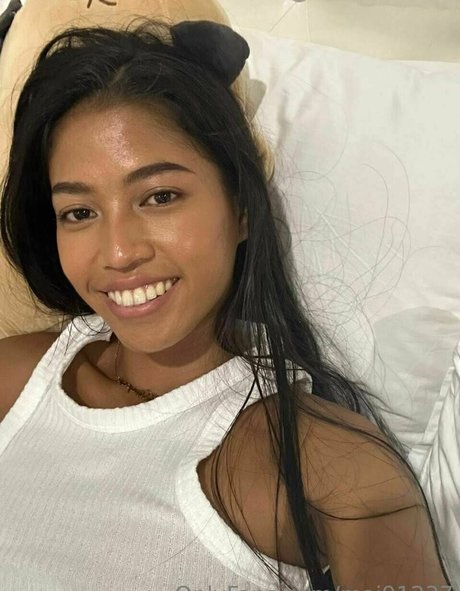 Mai Netnapar nude model gallery
