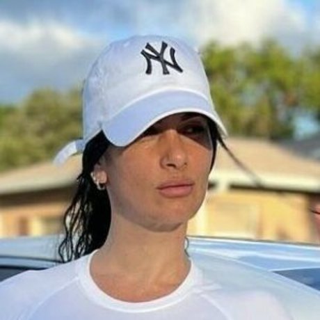 Cuban32 model pornographic images