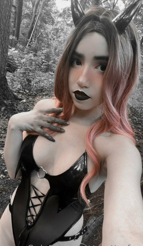 shutterfae model naked picture